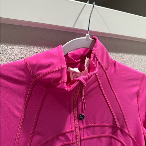 (10) Lululemon Define Cropped Half Zip *Luon
Sonic Pink - Picture 9 of 11